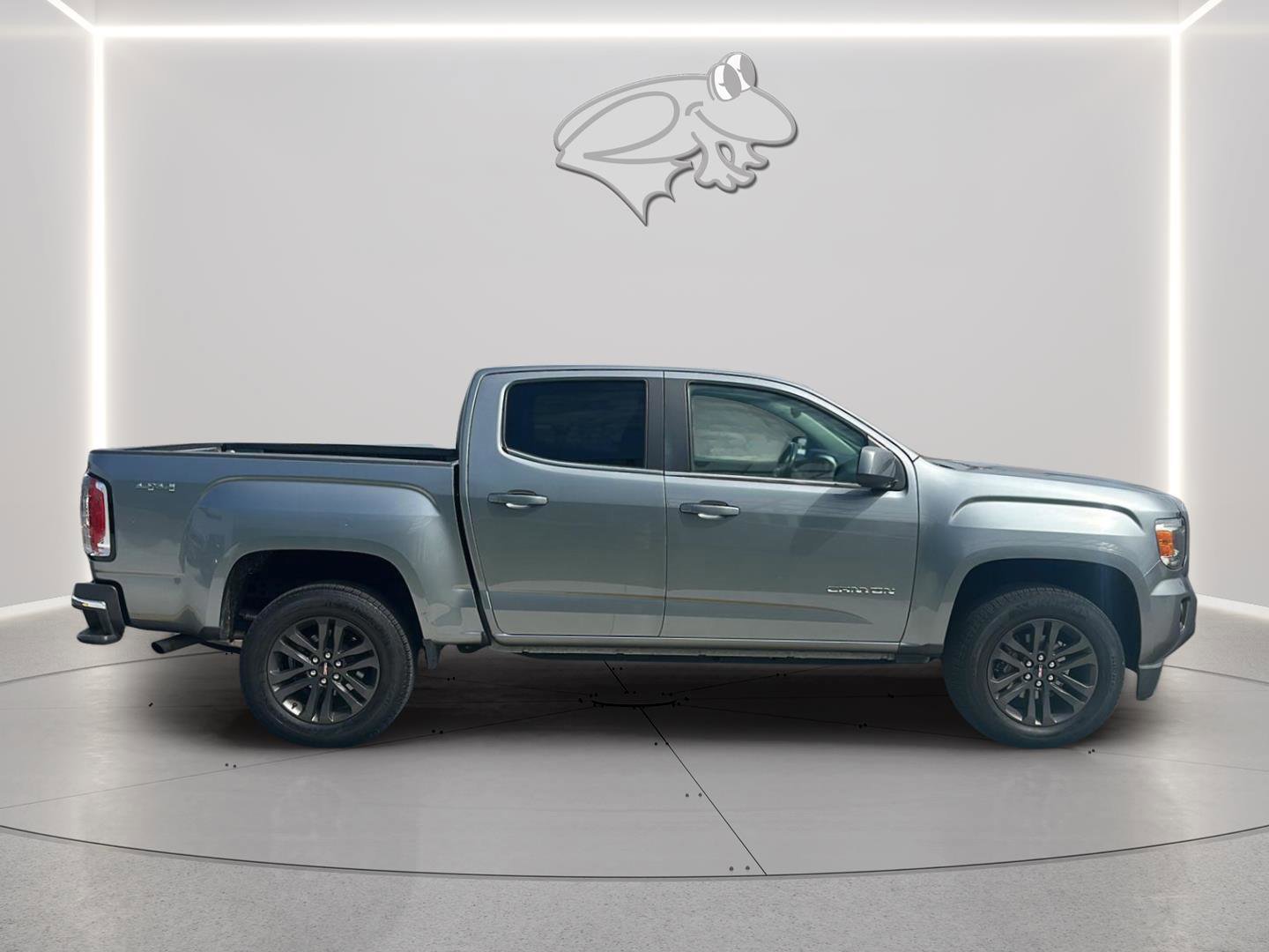 Used 2020 GMC Canyon SLE w/ Elevation Edition image 2