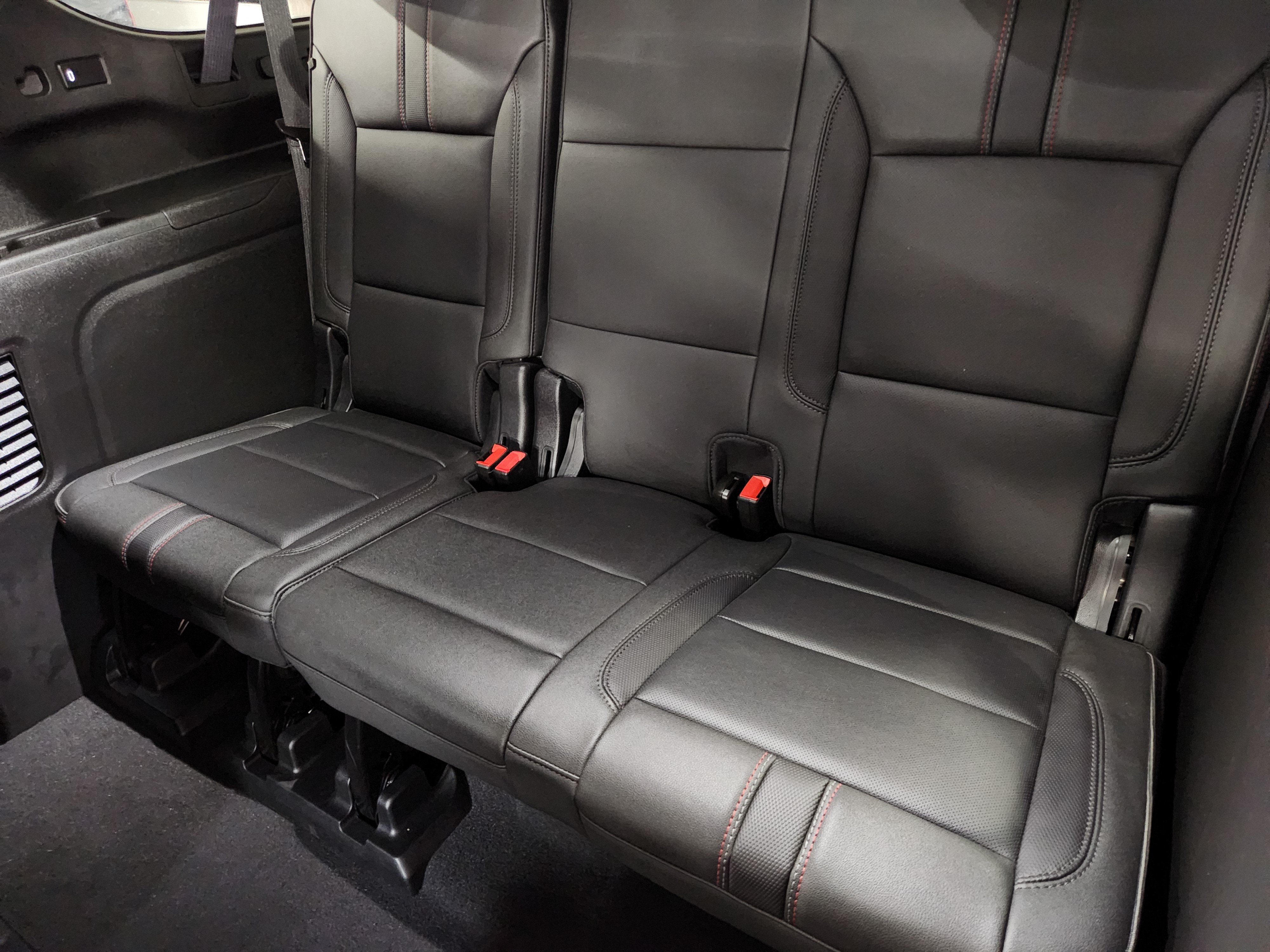 Used 2024 Chevrolet Suburban RST w/ Luxury Package AWD/4WD image 23