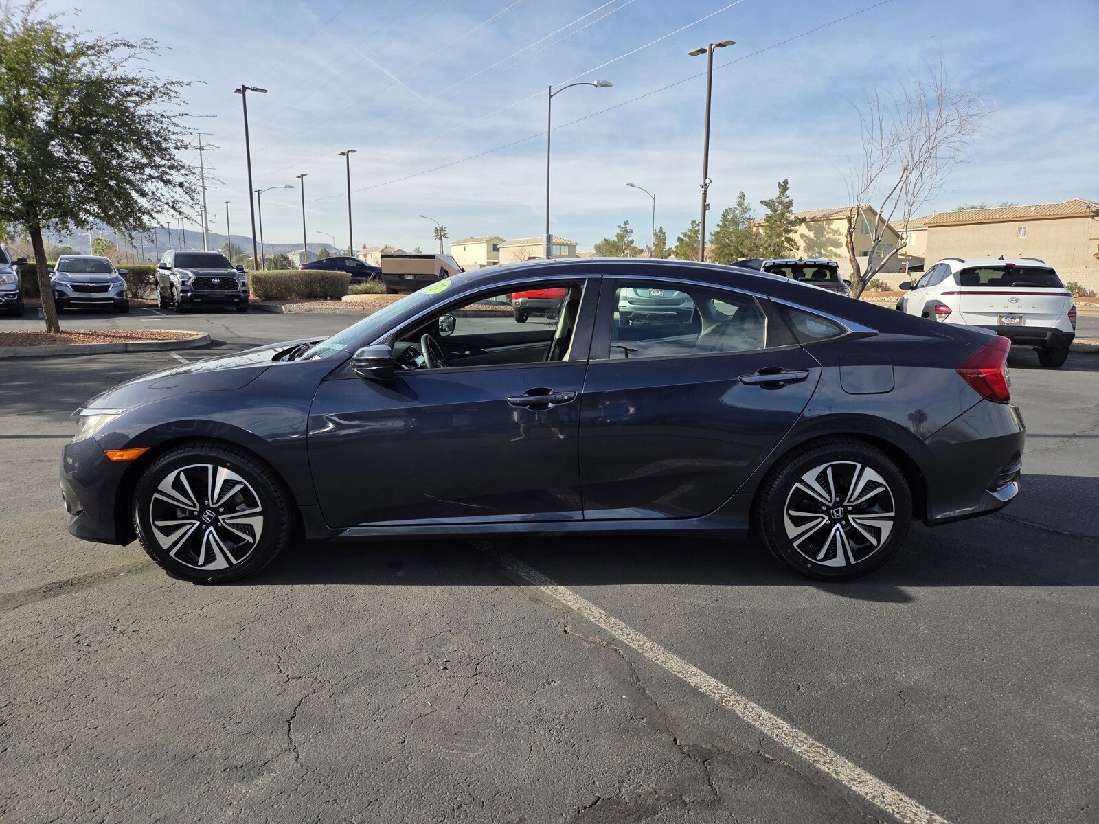 Used 2017 Honda Civic EX-L image 2