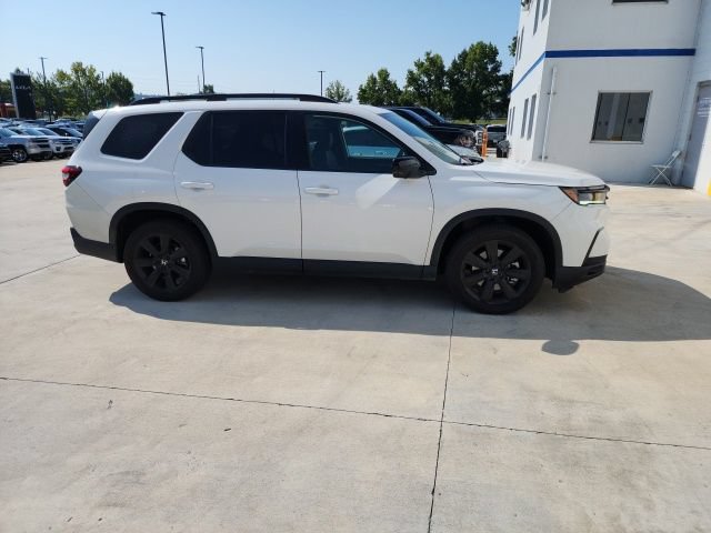 Used 2025 Honda Pilot Black Edition image 17