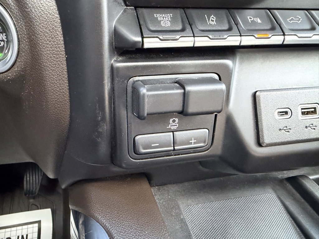 Used 2022 GMC Sierra 3500 Denali w/ Denali Ultimate Package image 16