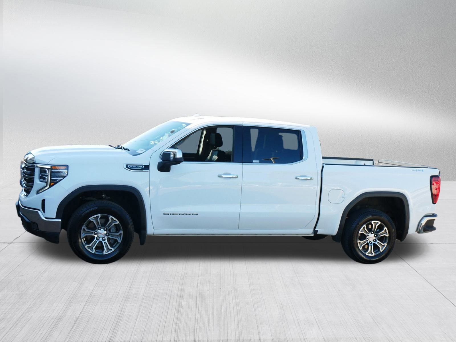 Used 2025 GMC Sierra 1500 SLT image 3