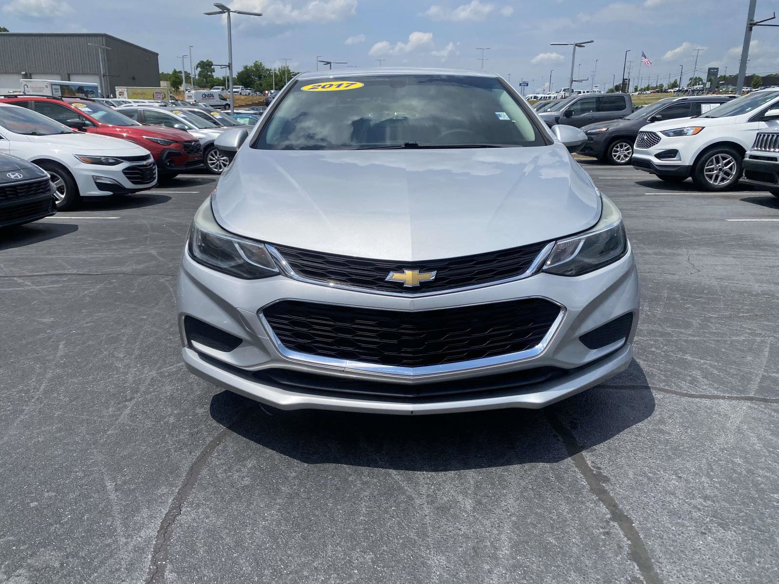 Used 2017 Chevrolet Cruze LT FWD image 2