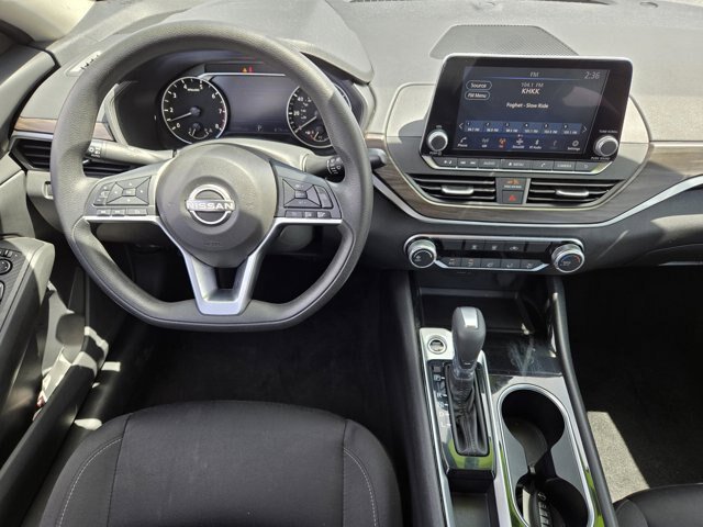 Used 2024 Nissan Altima 2.5 SV FWD image 11