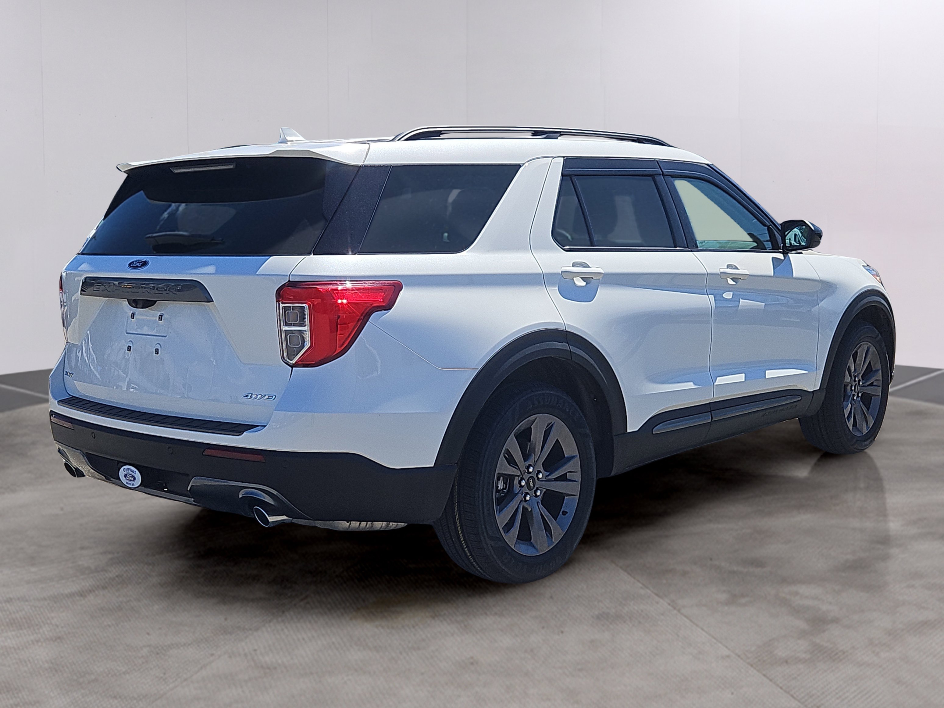 Certified 2023 Ford Explorer XLT w/ Equipment Group 202A AWD/4WD image 2