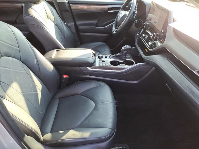 Used 2024 Toyota Highlander Platinum AWD/4WD image 29