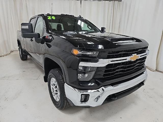Used 2024 Chevrolet Silverado 2500 LT w/ Convenience Package image 11