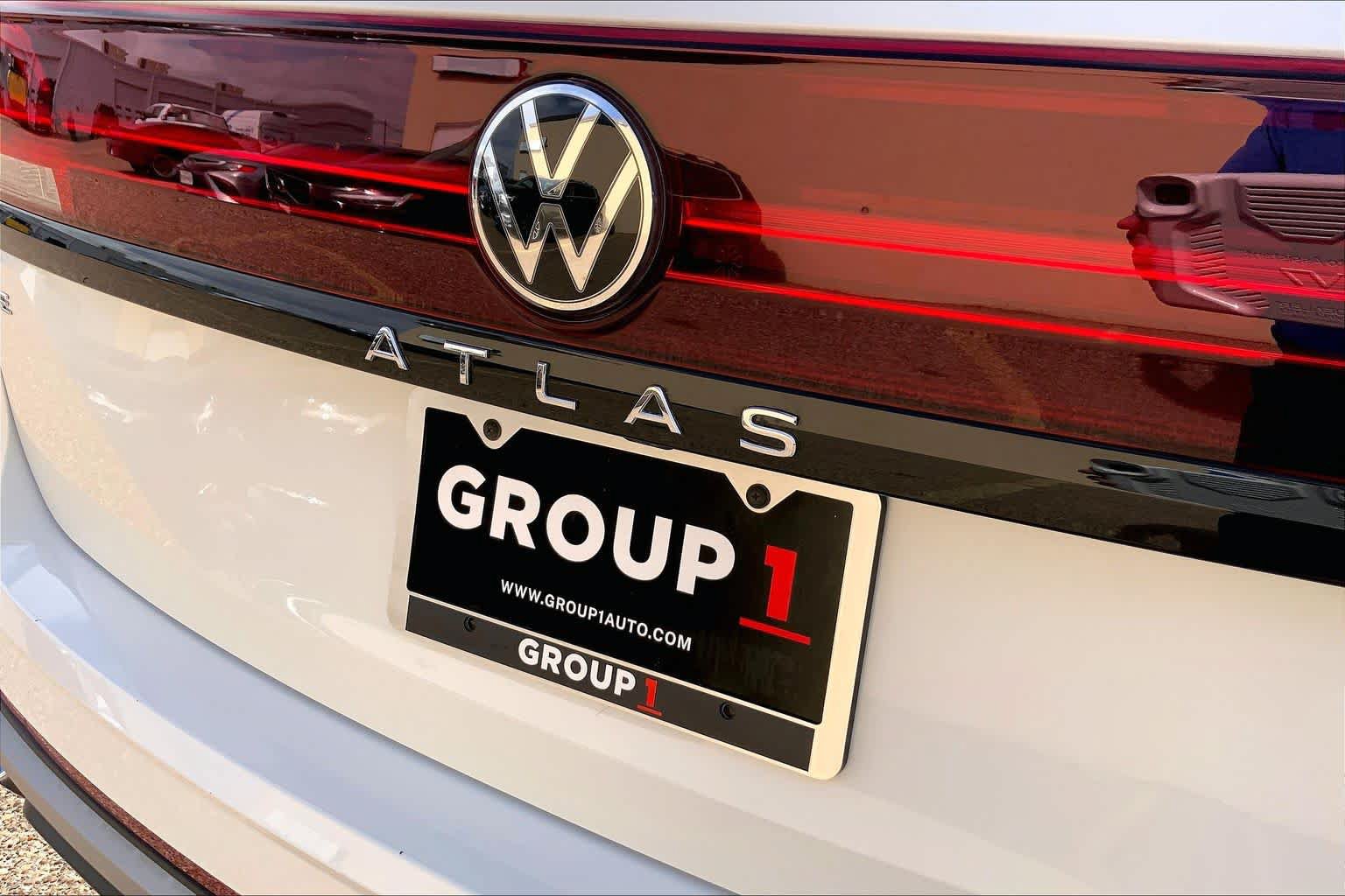Used 2024 Volkswagen Atlas Peak Edition SE AWD/4WD image 31