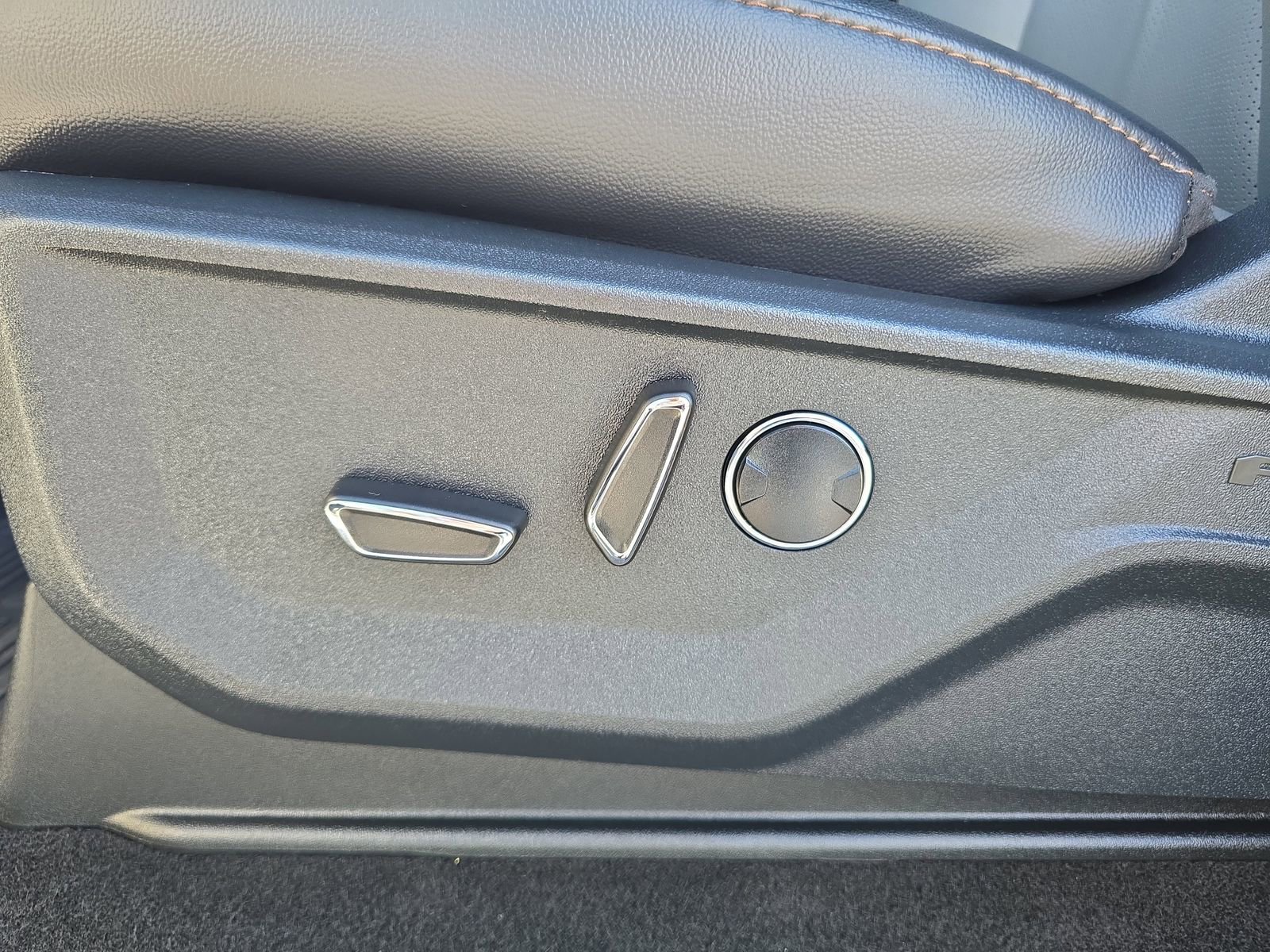 Certified 2025 Ford F150 Lightning Lariat image 15