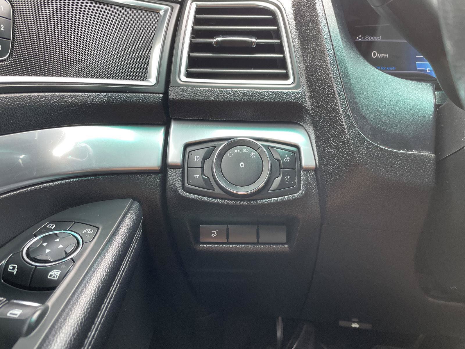 Certified 2018 Ford Explorer Limited FWD image 16