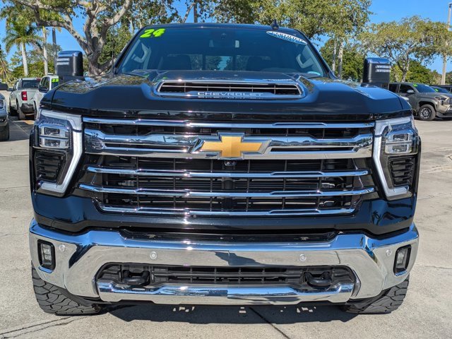 Used 2024 Chevrolet Silverado 2500 LTZ w/ LTZ Convenience Package image 8