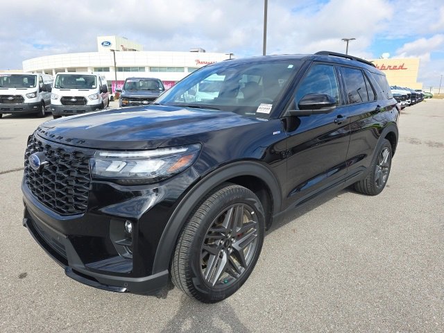 Certified 2025 Ford Explorer ST-Line w/ ST-Line Street Pack image 7