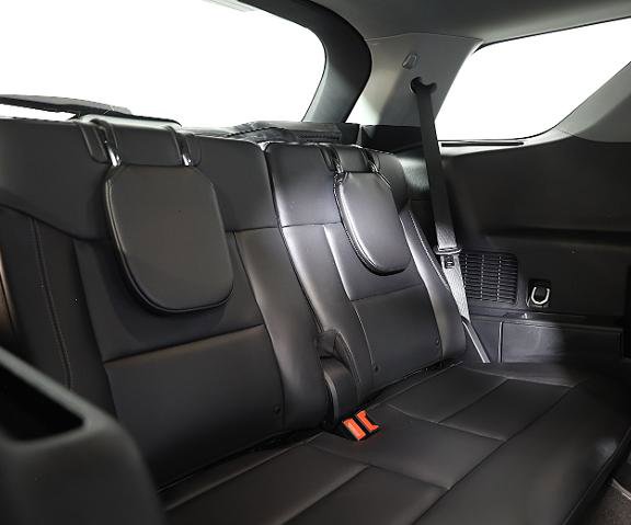 Certified 2023 Ford Explorer XLT w/ Equipment Group 202A image 11