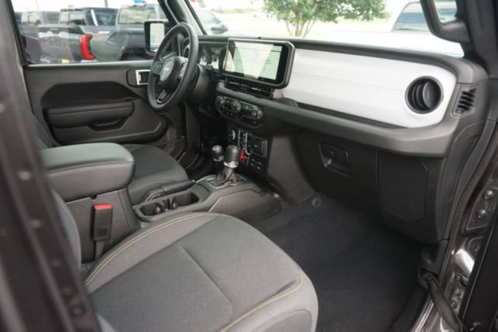 Used 2025 Jeep Wrangler Unlimited Sport AWD/4WD image 17