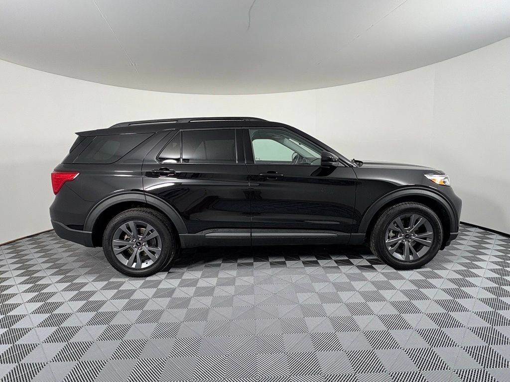 Certified 2023 Ford Explorer XLT w/ Equipment Group 202A AWD/4WD image 7