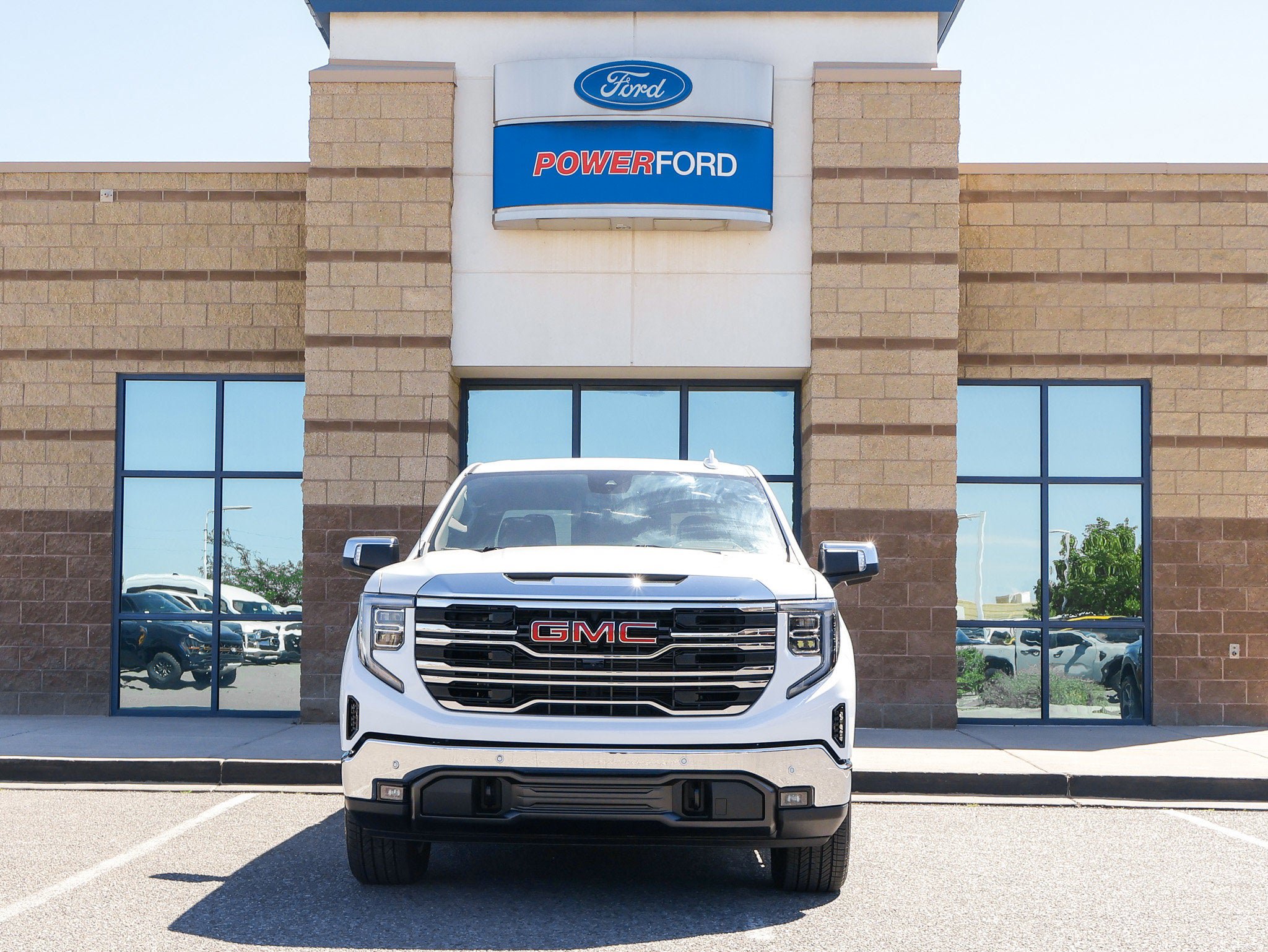 Used 2024 GMC Sierra 1500 SLT w/ SLT Premium Plus Package AWD/4WD image 3