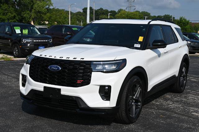 Certified 2025 Ford Explorer ST AWD/4WD image 5