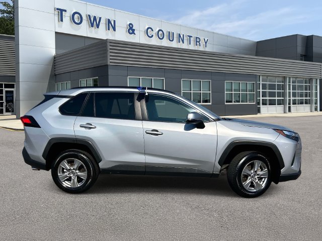 Used 2024 Toyota RAV4 XLE FWD image 2