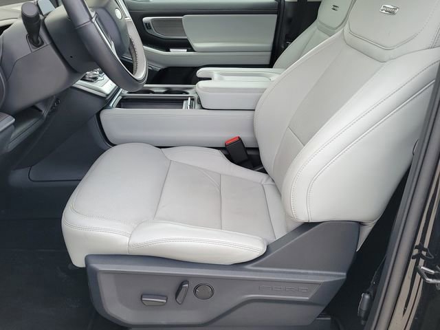 Certified 2025 Ford Expedition Platinum w/ Driver's Package AWD/4WD image 7