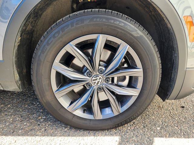 Used 2022 Volkswagen Tiguan SE AWD/4WD image 16