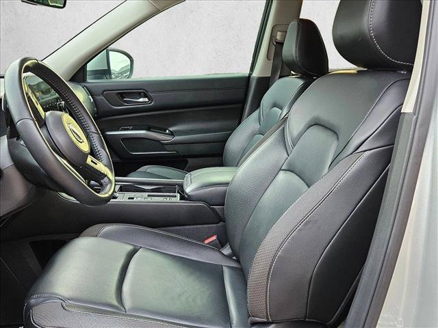 Used 2023 Nissan Pathfinder SL FWD image 15