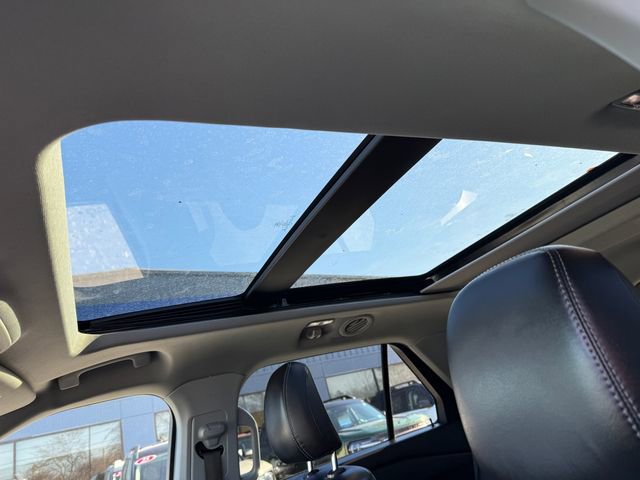 Certified 2022 Ford Explorer XLT w/ Equipment Group 202A image 9