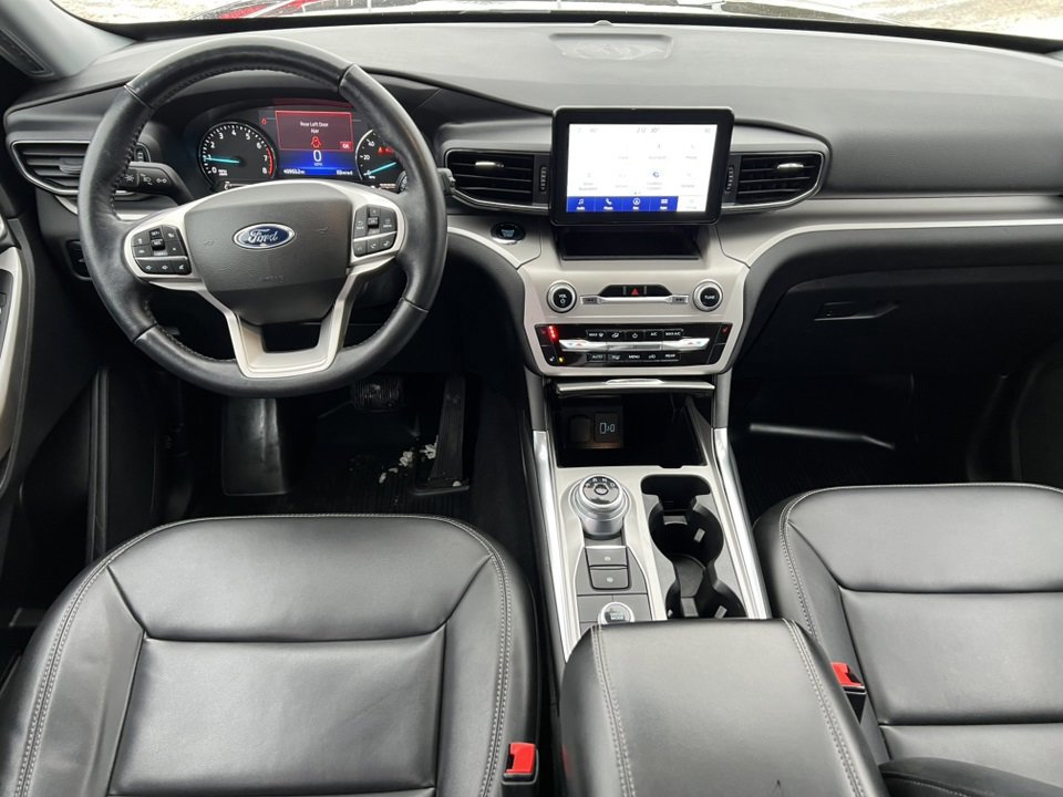 Certified 2022 Ford Explorer XLT w/ Equipment Group 202A image 8