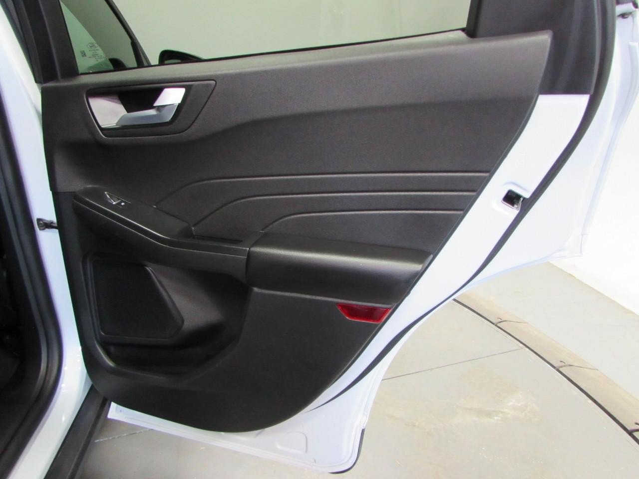 Certified 2025 Ford Escape ST-Line Select AWD/4WD image 18