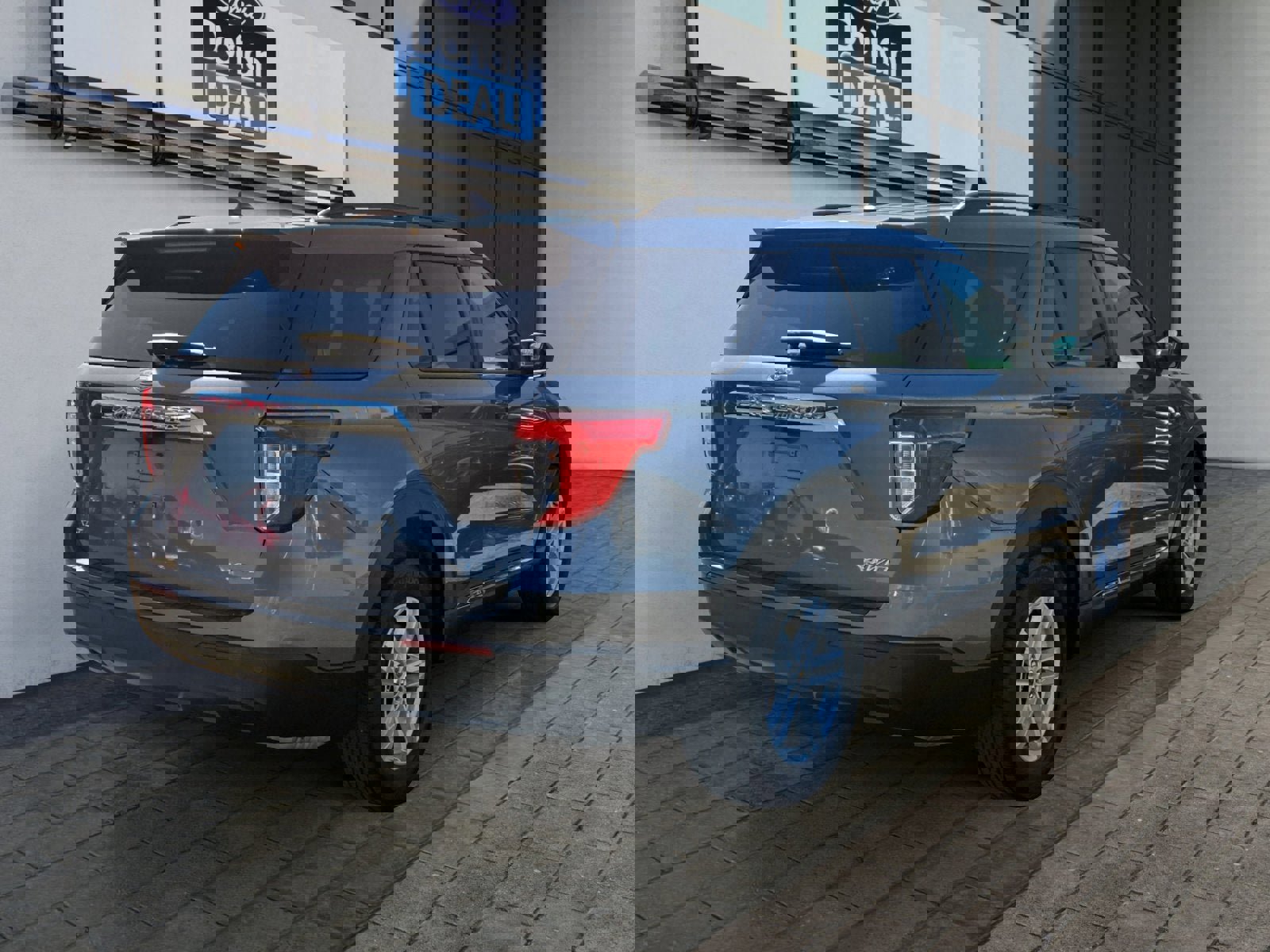 Certified 2024 Ford Explorer XLT image 3