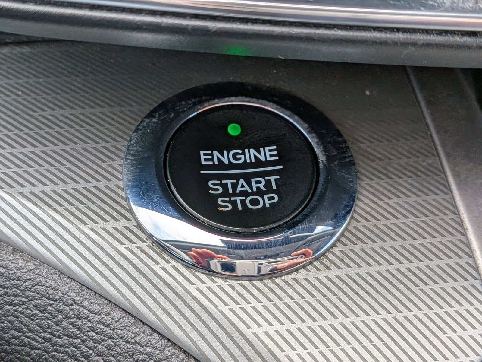 Certified 2021 Ford Explorer XLT w/ Equipment Group 202A image 32