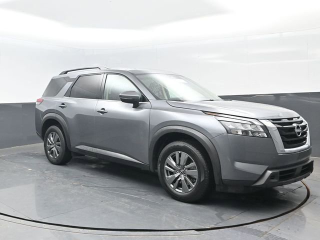 Used 2025 Nissan Pathfinder SV AWD/4WD image 2