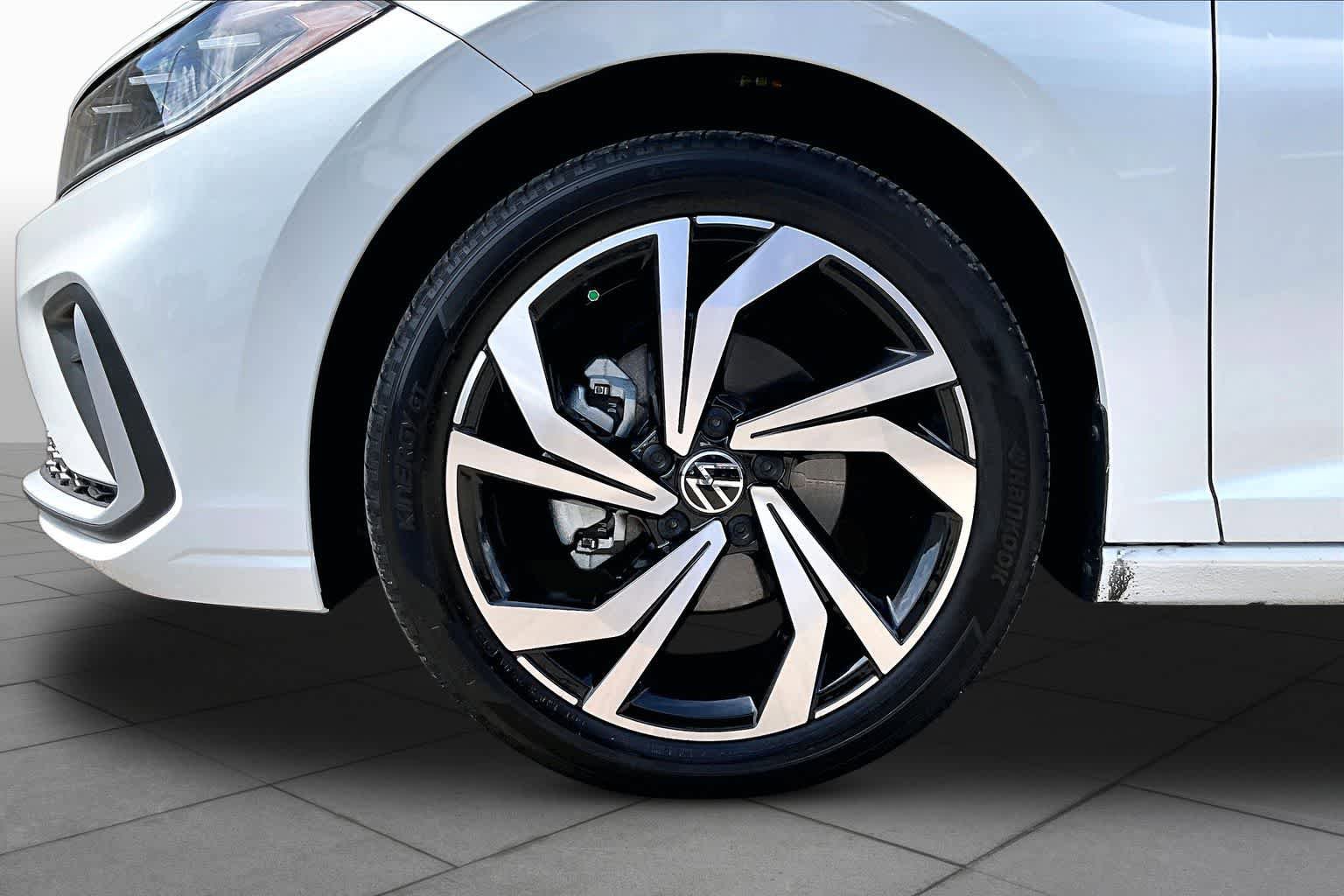 Used 2025 Volkswagen Jetta SEL FWD image 12
