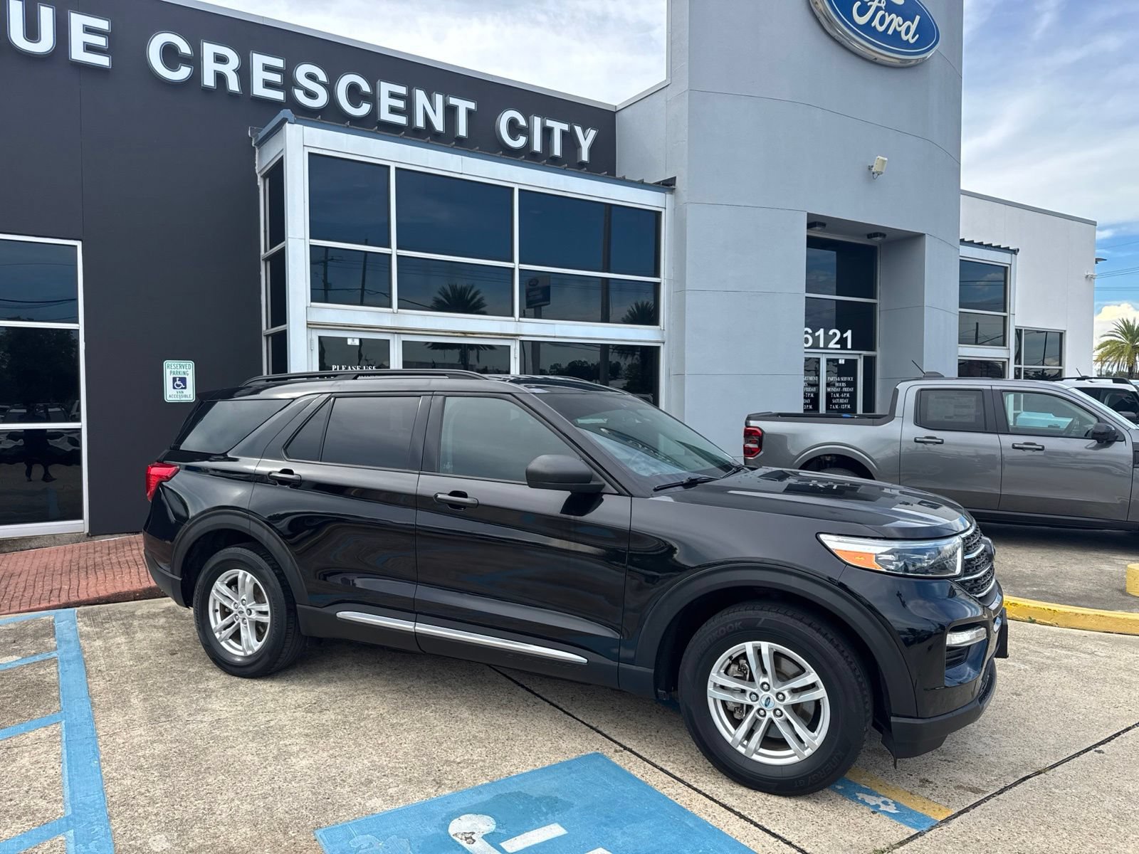 Certified 2023 Ford Explorer XLT w/ Equipment Group 202A AWD/4WD image 3
