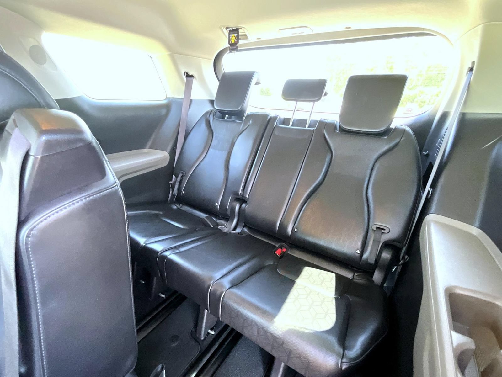 Used 2025 Kia Carnival FWD image 20