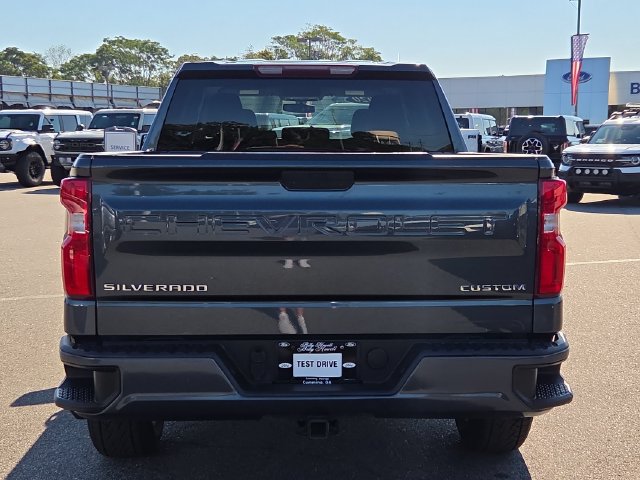 Used 2020 Chevrolet Silverado 1500 Custom w/ Custom Value Package AWD/4WD image 4