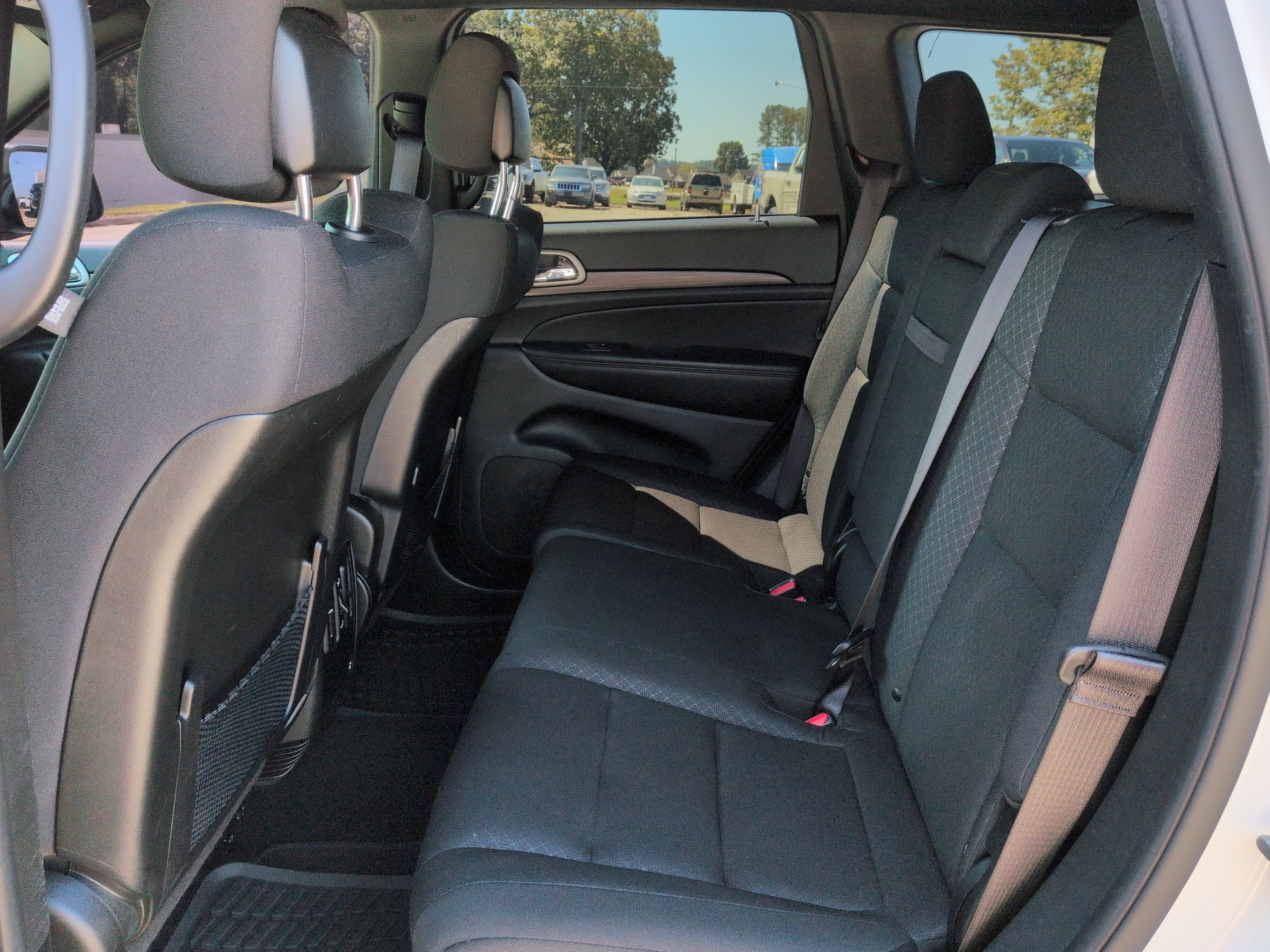 Used 2021 Jeep Grand Cherokee Laredo RWD image 12