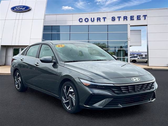 Used 2025 Hyundai Elantra SEL FWD image 3