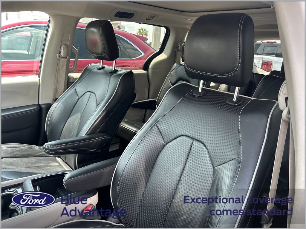 Used 2023 Chrysler Pacifica Limited FWD image 11