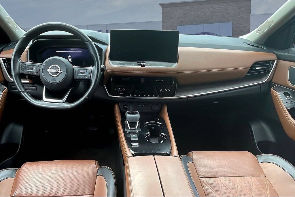 Used 2024 Nissan Rogue Platinum FWD image 7
