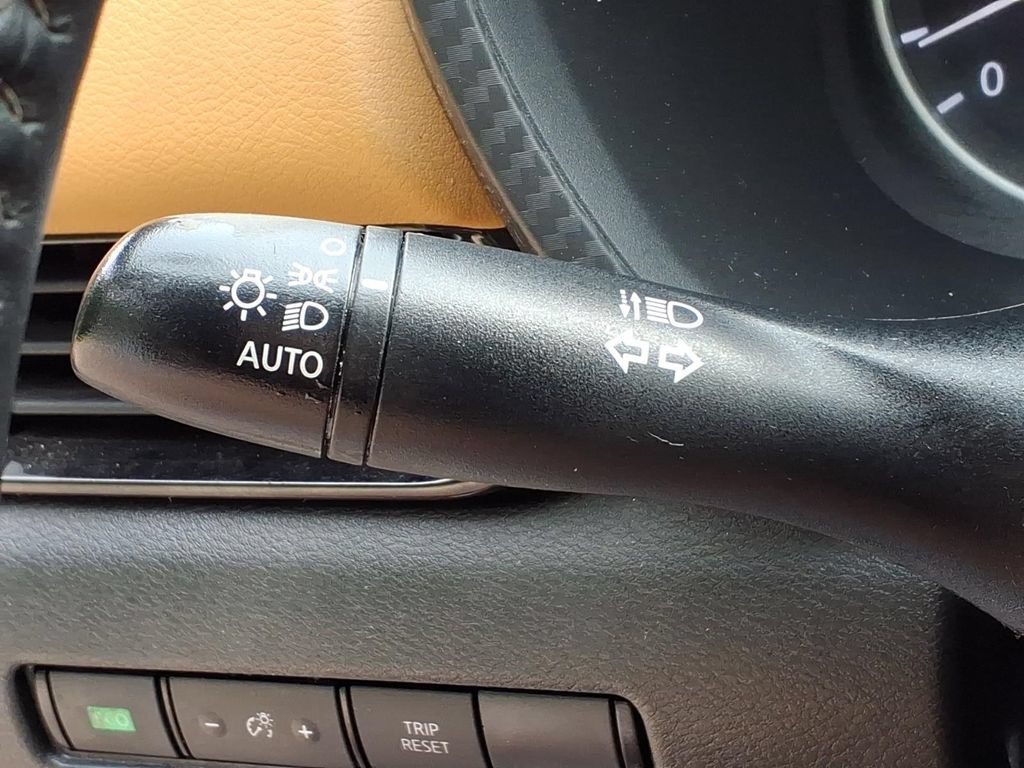 Used 2023 Nissan Sentra SV w/ SV Premium Package FWD image 29