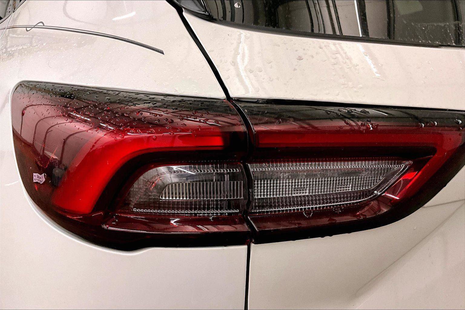 Certified 2025 Ford Escape SE w/ PHEV Premium Package image 28