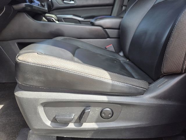 Used 2024 Nissan Pathfinder SL w/ SL Premium Package FWD image 15
