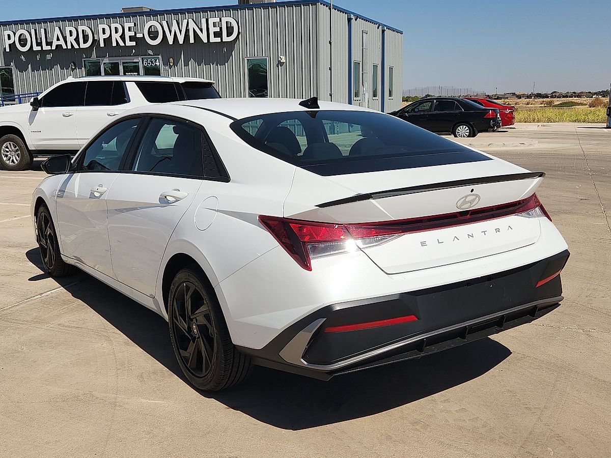 Used 2026 Hyundai Elantra Sport FWD image 3