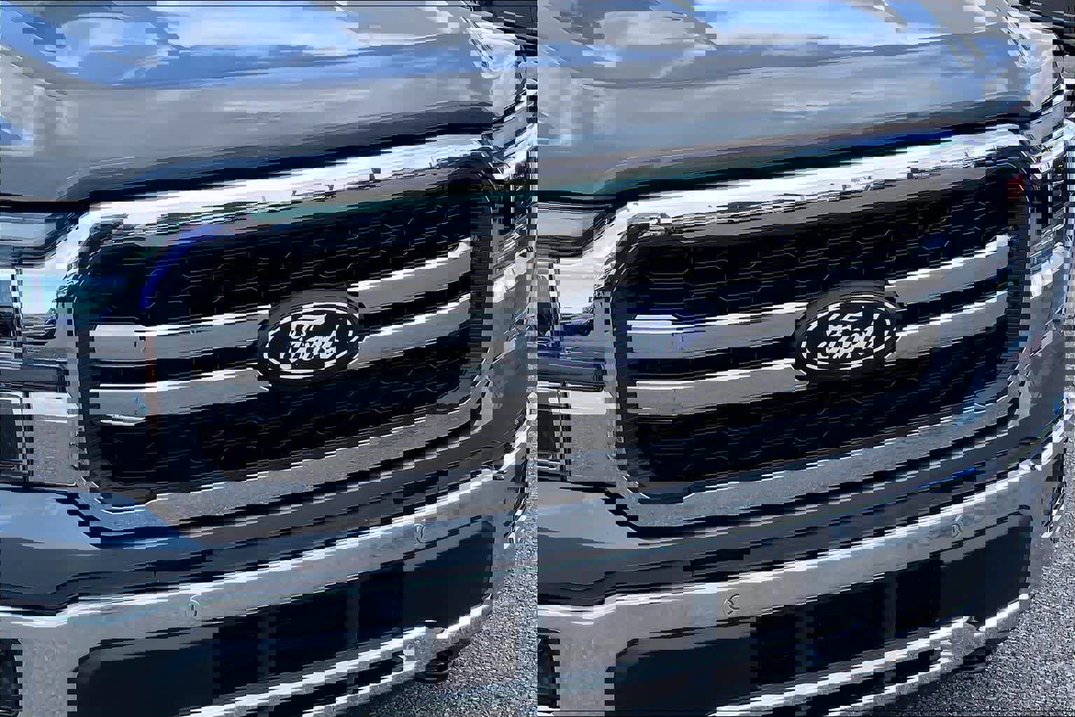 Certified 2025 Ford F150 Lariat w/ Equipment Group 501A Mid image 29