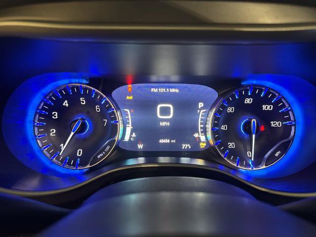 Used 2024 Chrysler Pacifica Touring-L FWD image 23
