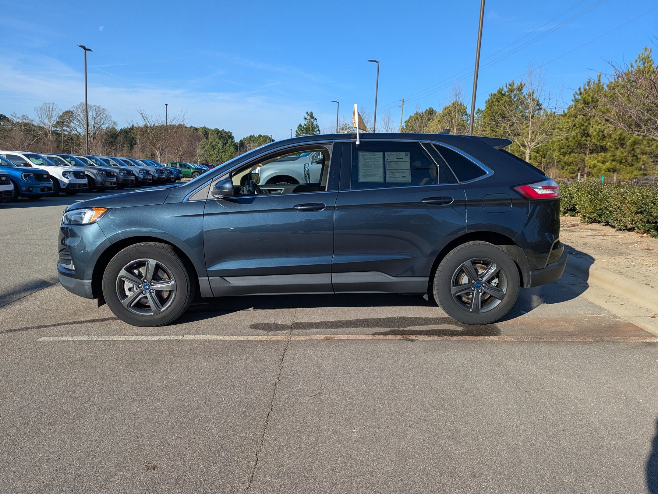 Certified 2022 Ford Edge SEL w/ Convenience Package image 3