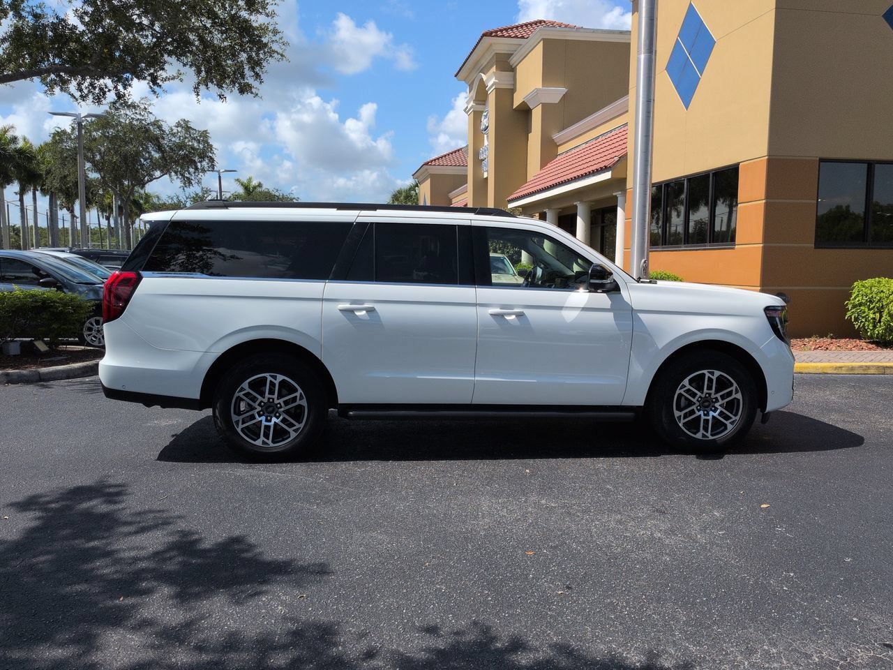 Certified 2025 Ford Expedition Max Active AWD/4WD image 3