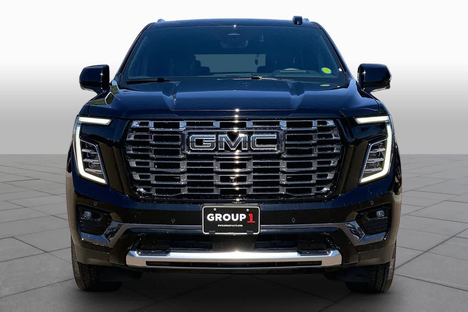 Used 2025 GMC Yukon Denali Ultimate AWD/4WD image 3