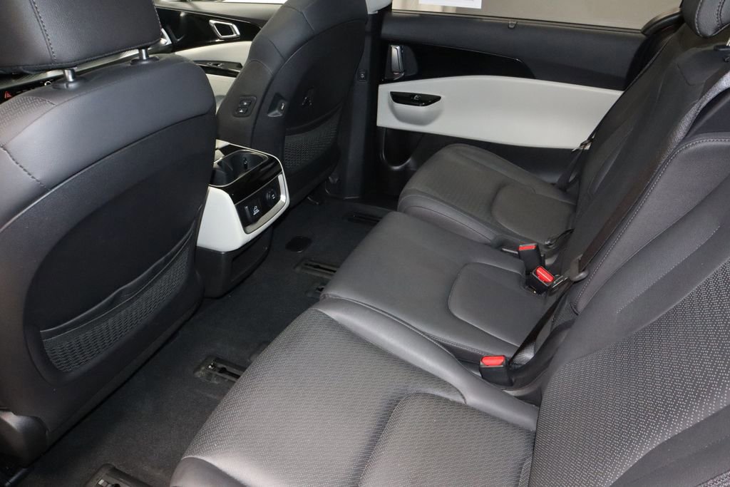 Used 2024 Kia Carnival SX Prestige image 23