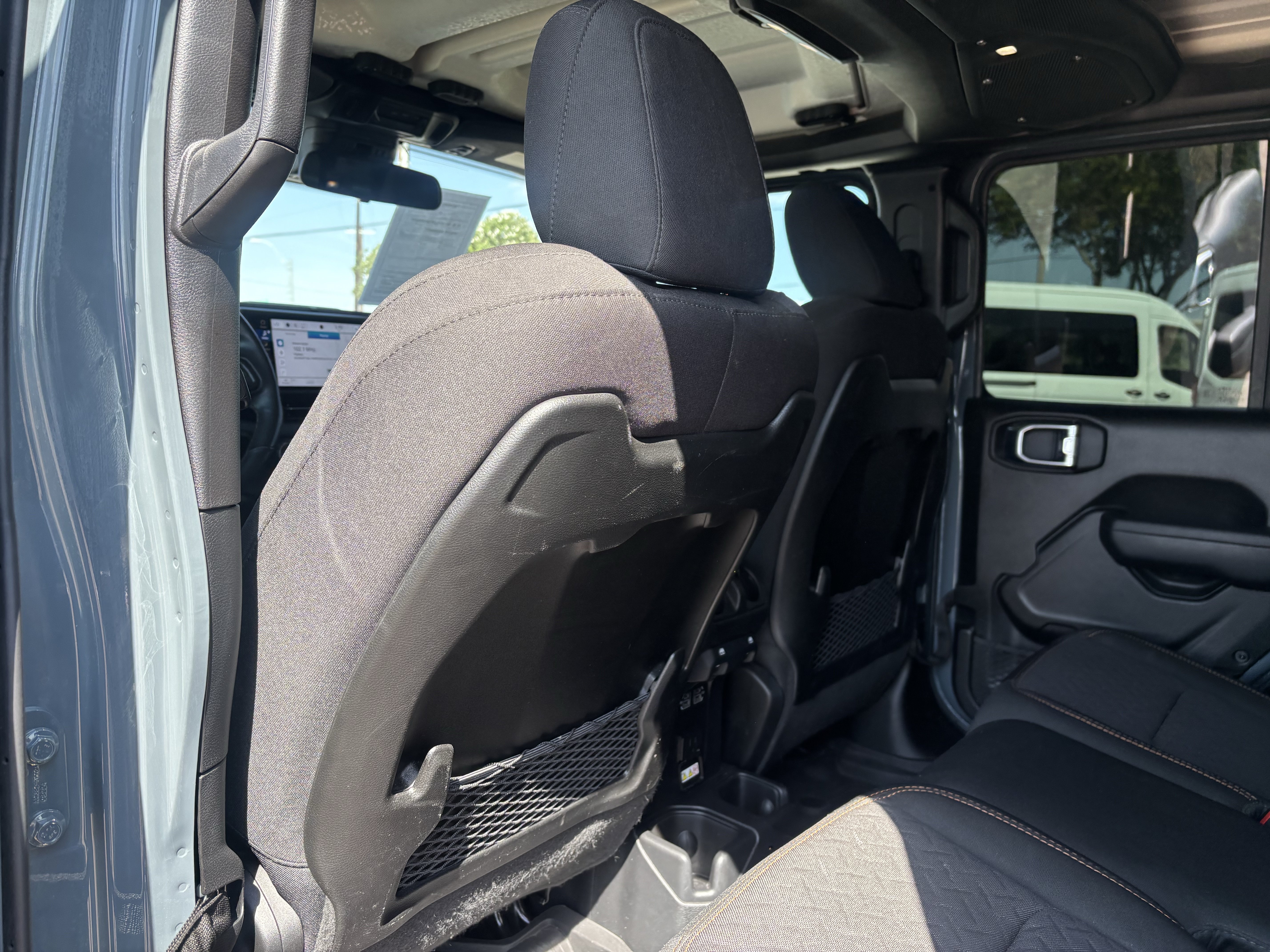 Used 2025 Jeep Gladiator Mojave AWD/4WD image 17